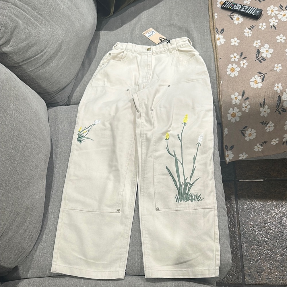 Floral Embroidered Cream Pants